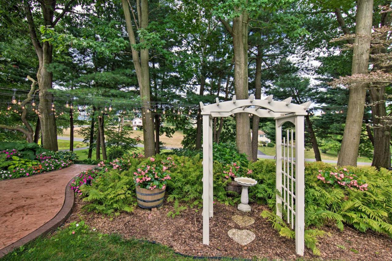 Charming Apartment With Yard And Beautiful Gardens! Manheim Exterior photo