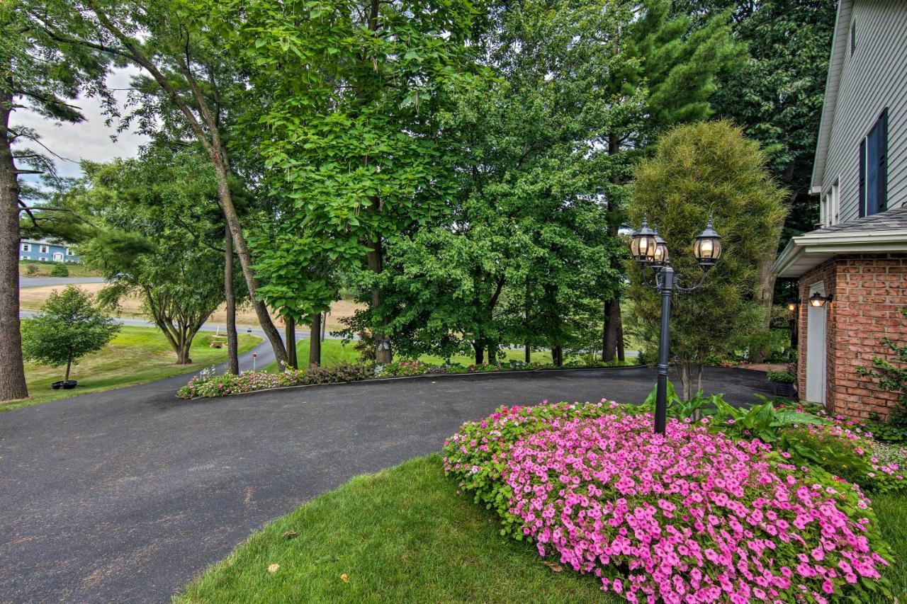 Charming Apartment With Yard And Beautiful Gardens! Manheim Exterior photo